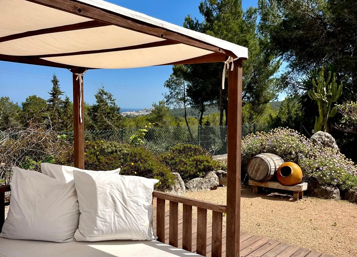 Villa Walk To Unvrs & Amnesia - 4Br Finca - Private Pool & Forest